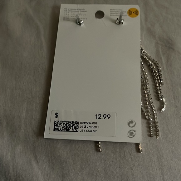 H&M dangle Rhinestone earrings NWT - Picture 4 of 5